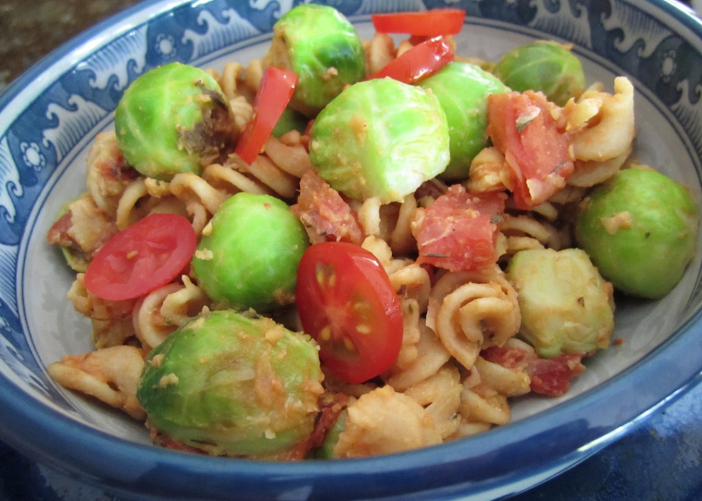 Pasta-BrusselsSprouts-ChickpeaSauce-2